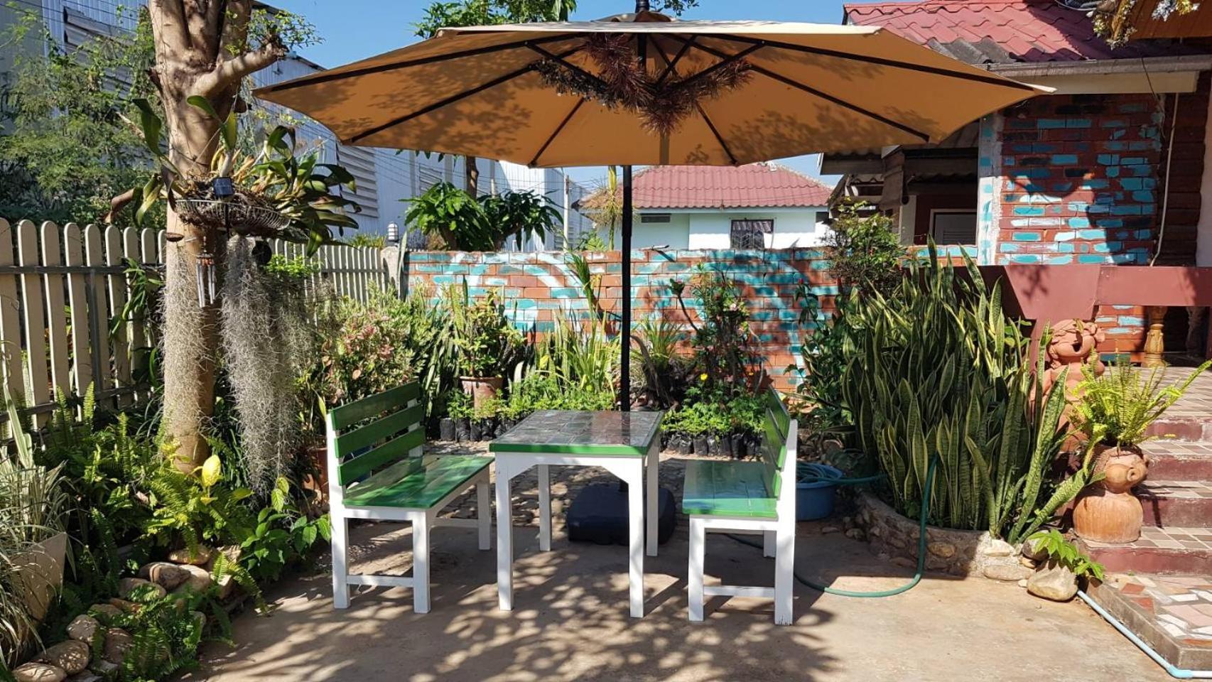 Hotel Muangchaem House à Mae Chaem Extérieur photo