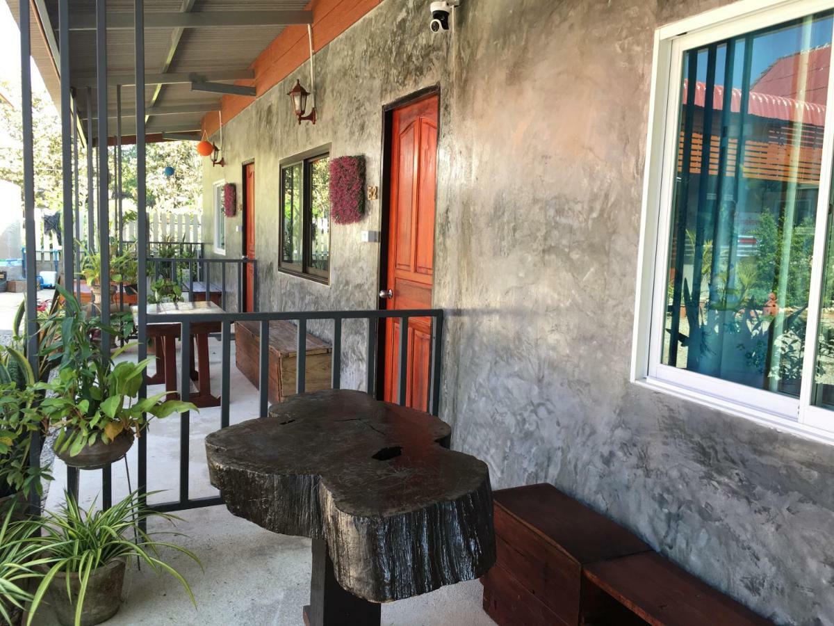 Hotel Muangchaem House à Mae Chaem Extérieur photo